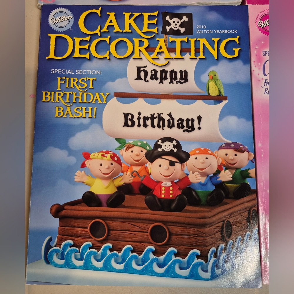Wilton Cake Decorating Book Set - Picture 5 of 7